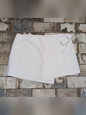 Forever 21 Women’s Size 14 White Skort Mini Skirt Shorts Summer Casual 14